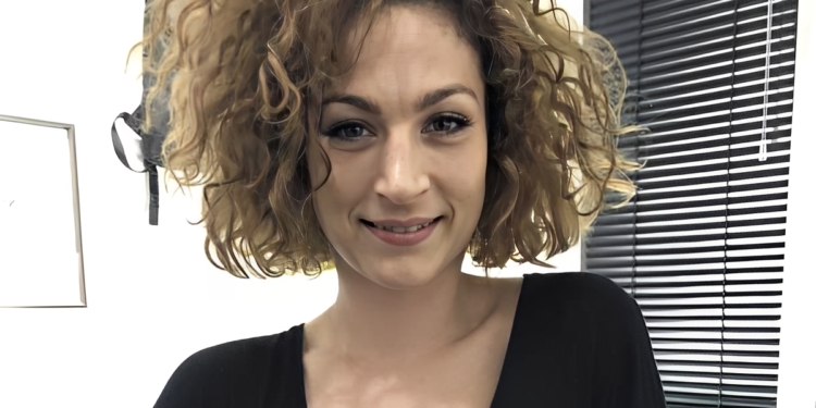 Drama: ‘Eva van de Wijdeven zwerft dakloos rond in de buurt van Apeldoorn, kindje zit bij vader’