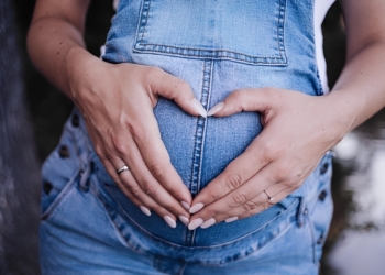 Babynieuws! Bekende presentatrice (33) in verwachting van eerste kindje