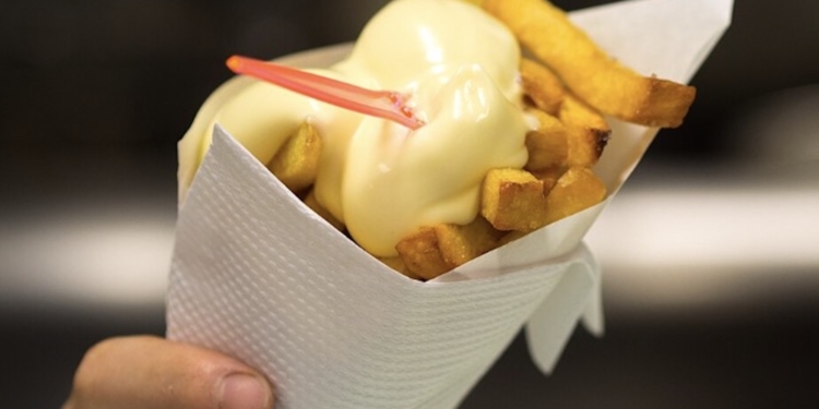 Frietprijzen in Nederland stijgen absurd hard – ‘Dit kost een normaal frietje nu’