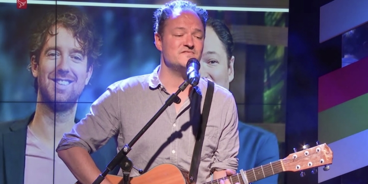 Onze gedachten op dit moment bij ‘Even tot hier’ presentator Jeroen Woe (45)