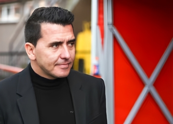 BREAKING: Politie naar nieuwe woning Jan Smit en management ingelicht