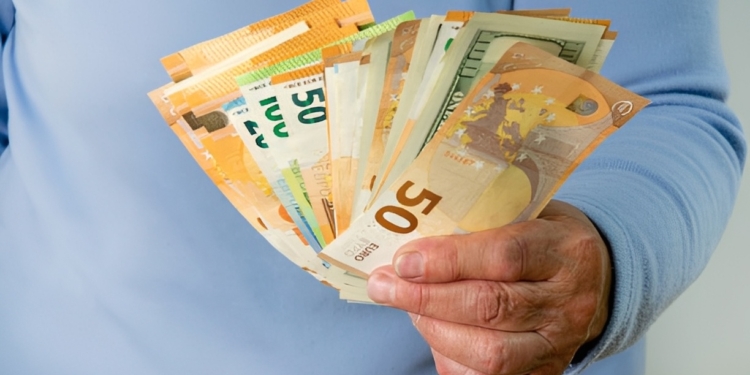 AOW’ers lopen massaal geld mis en krijgen mogelijk geld terug