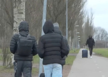 Linda moet gedwongen haar huis verlaten vanwege de komst van asielzoekers