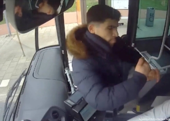 Bizar: laffe kansenparel mishandelt Rotterdamse buschauffeur niet één, maar TWEE keer!