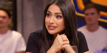 Lale Gül en Jan Smit betrapt: ‘Hier gaat ze paling roken!’