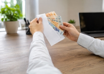 Financiële meevaller voor grote groep mensen: vanaf 1 juli krijg je er zoveel geld bij