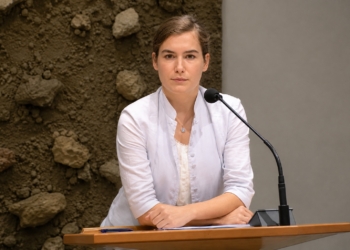 Kijkers geschokt door hoe Lidewij de Vos wordt behandeld in de Tweede Kamer
