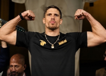 Dit krankzinnig hoge bedrag heeft Rico Verhoeven verdiend met zijn gevecht tegen Usyk