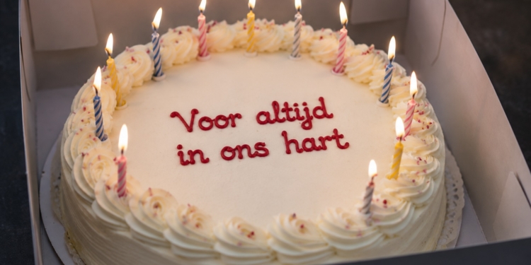 Hij kreeg pas zijn eerste verjaardagstaart toen hij al 40 dagen begraven was