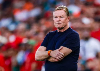 Koeman wil niets horen van kritiek bijt fel van zich af: ‘Het interesseert me geen ene …’