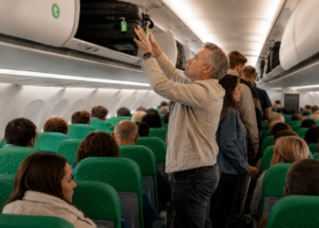 EU grijpt in: ‘einde aan extra kosten voor handbagage in het vliegtuig’