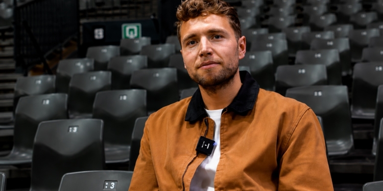 Fans massaal in verwarring na opvallende hint van Freek: ‘Wat bedoelt hij hiermee?’