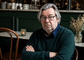 Flinke klap voor Maarten van Rossem (82) – onze gedachten zijn bij hem!