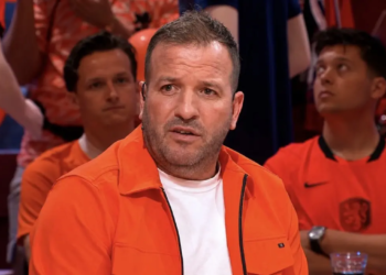 Iedereen kotst Rafael van der Vaart uit na grapje over Japanse spelers