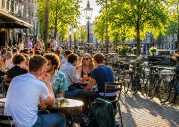 Diëtist onthult: dít kun je het beste drinken bij extreem warm weer (niet alleen water!)
