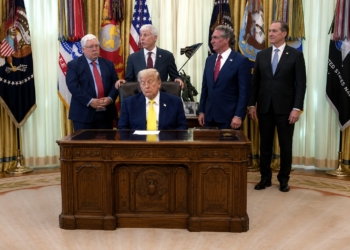 Heftig: ‘Donald Trump krijgt tijdens live tv-uitzending een beroerte’