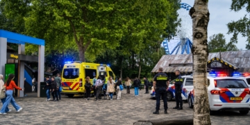 Heftig: Massale politie en ambulance inzet bij Walibi Holland
