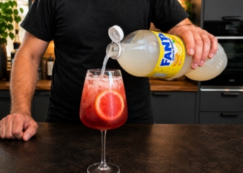 Iedereen heeft het over dit Spaanse zomerdrankje – en je hebt maar 2 ingrediënten nodig!