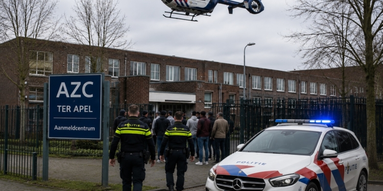 Heftig: Massale politie en ambulance na steekpartij bij azc
