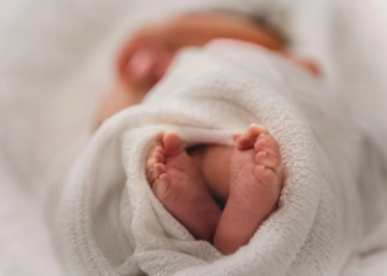 Begrafenisondernemer geeft rouwende ouders de schrik van hun leven: ‘Hij leeft nog.’