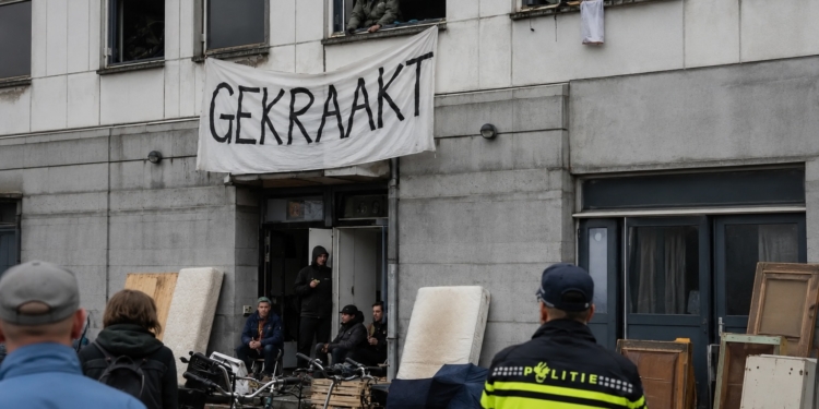 ‘Krakers bezetten toegewezen AZC en komen met bijzondere boodschap naar de buurt’