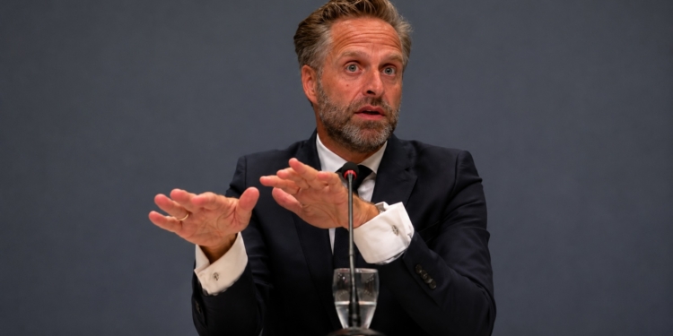 Hugo de Jonge kan er niet omheen en geeft eindelijk toe wat iedereen al dacht