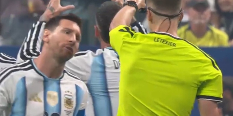 ZIEN: ‘Messi probeerde Spanje rode kaart aan te naaien’