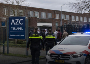 Heftig: Massale politie en ambulance na steekpartij bij azc
