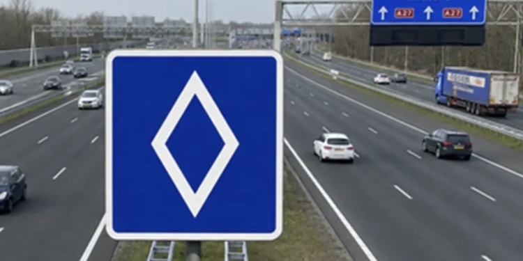Bijna niemand kent dit blauwe bord, maar het negeren kan je zomaar €200 kosten