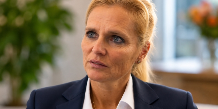 ‘Sarine Wiegman reageert voor het eerst op bondscoachschap’