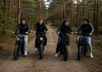 Politie zoekt tieners op fatbike na brandstichting in bosgebied