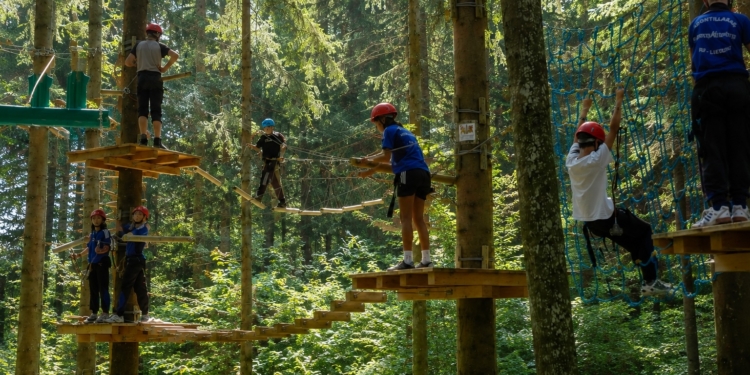 Tiener overleden na val van 40 meter in klimpark