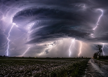 KNMI waarschuwt: noodweer wordt erger dan gedacht. Hier gaat het straks helemaal tekeer