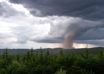 Schokkende beelden: Zuid-Frankrijk frontaal geraakt door verwoestende tornado