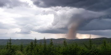 Schokkende beelden: Zuid-Frankrijk frontaal geraakt door verwoestende tornado