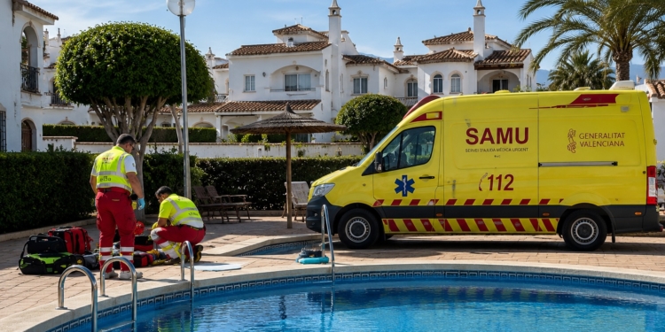 Gezinsvakantie in Spanje eindigt in drama: tiener (15) overleden