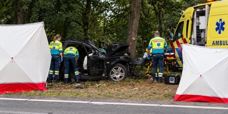 Kind overleden en vier anderen zwaargewond bij verschrikkelijk verkeersongeval