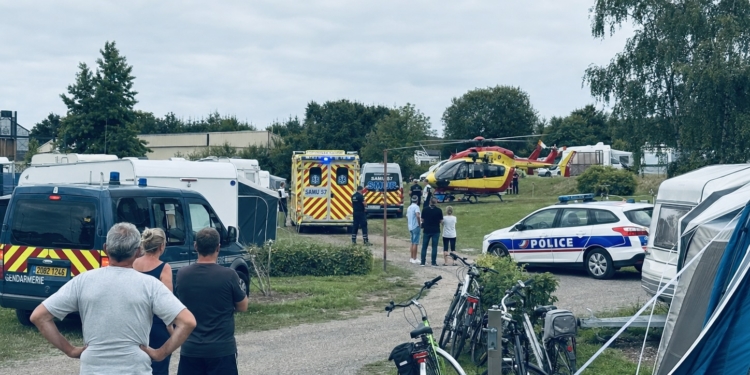 Campingdrama: vader rijdt zijn 1-jarige dochtertje per ongeluk dood