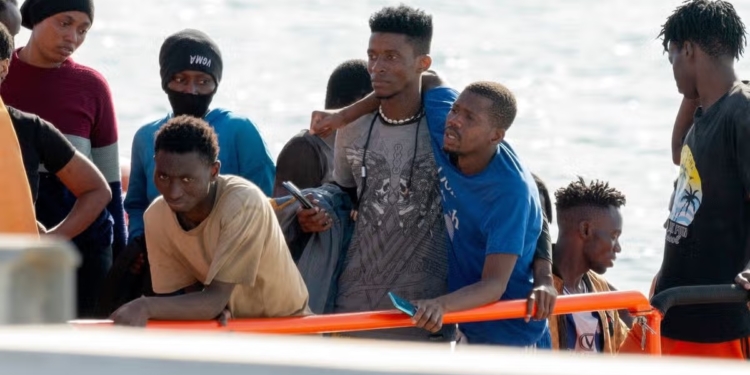 Heftige gebeurtenis op nieuwkomersboot: kindje (2) op gruwelijke wijze overleden