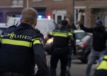 Politie komt af op melding over man met bijl, maar dan loopt de situatie volledig uit de hand
