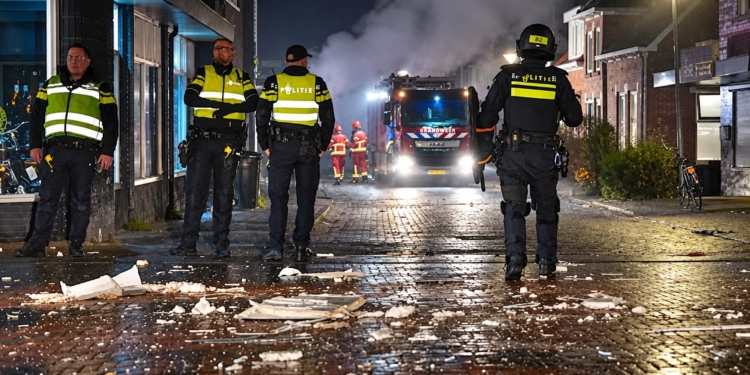 Heftige explosie bij woning bekende influencer: ‘Een gerichte actie op een doelwit’