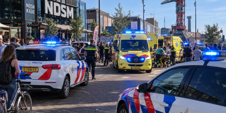 Verschrikkelijk terrasdrama: persoon op klaarlichte dag neergeschoten