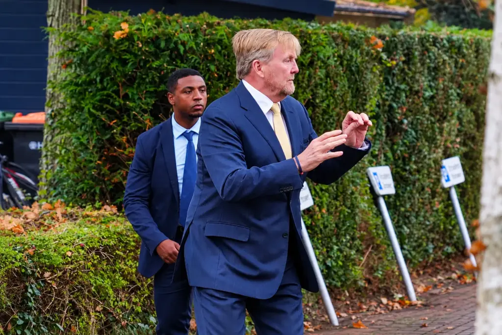 Heftig incident rond koning Willem-Alexander: man probeert hem aan te vallen