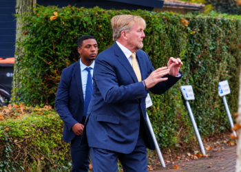Heftig incident rond koning Willem-Alexander: man probeert hem aan te vallen