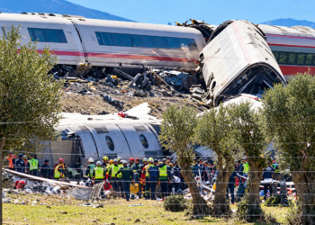 Heftig: Jongen belt vanuit gecrashte trein: ‘Mama, we kunnen niets doen, er sterven hier mensen’