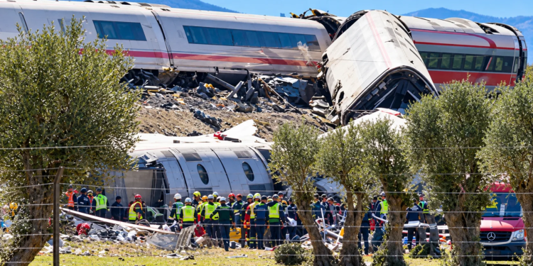 Heftig: Jongen belt vanuit gecrashte trein: ‘Mama, we kunnen niets doen, er sterven hier mensen’