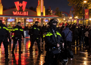 Heftig: Massale politie inzet bij Walibi Fright Nights