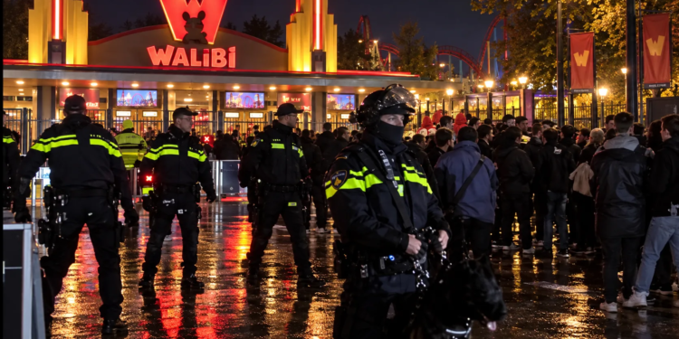Heftig: Massale politie inzet bij Walibi Fright Nights