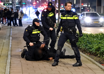 Halloweenfeest loopt volledig uit de hand: politie massaal ingezet