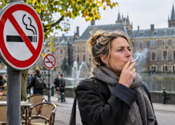 Kabinet gaat rookverbod flink uitbreiden: ook op deze plekken mag het straks niet meer